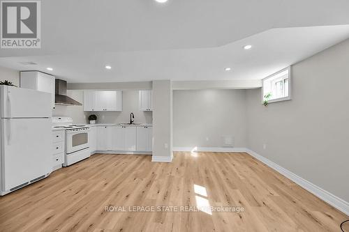 196 West 19Th Street, Hamilton (Buchanan), ON - Indoor Photo Showing Kitchen