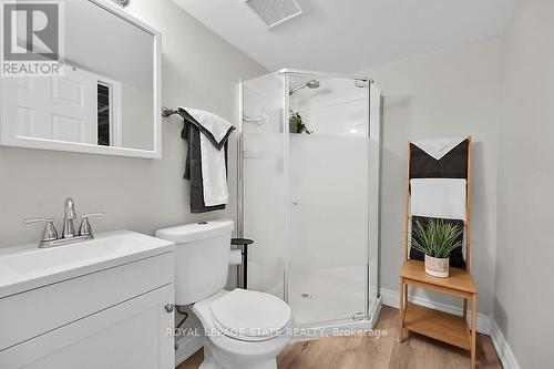 196 West 19Th Street, Hamilton (Buchanan), ON - Indoor Photo Showing Bathroom