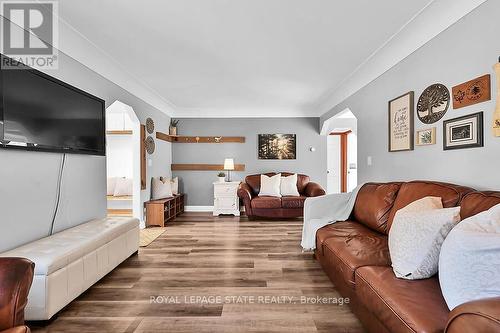 196 West 19Th Street, Hamilton (Buchanan), ON - Indoor Photo Showing Living Room