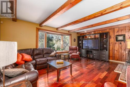 1394 Middle Road, Kingston, ON - Indoor Photo Showing Living Room