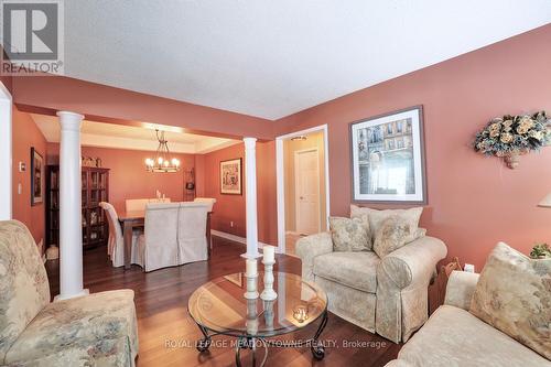 1205 Barnswallow Court, Mississauga (East Credit), ON - Indoor Photo Showing Living Room