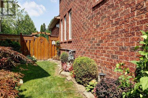 1205 Barnswallow Court, Mississauga, ON - Outdoor