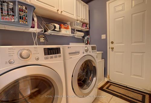 1205 Barnswallow Court, Mississauga, ON - Indoor Photo Showing Laundry Room