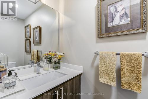 211 - 150 Sabina Drive, Oakville, ON - Indoor Photo Showing Bathroom