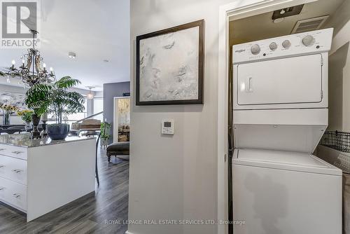 211 - 150 Sabina Drive, Oakville, ON - Indoor Photo Showing Laundry Room