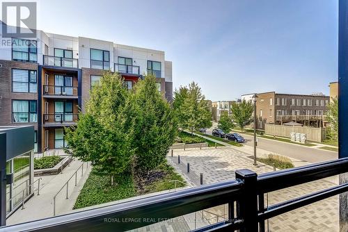 211 - 150 Sabina Drive, Oakville, ON - Outdoor