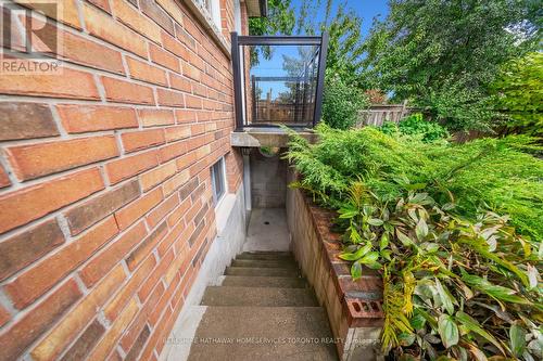 25 Feltham Avenue, Toronto (Rockcliffe-Smythe), ON - Outdoor