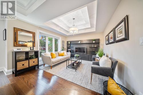 25 Feltham Avenue, Toronto (Rockcliffe-Smythe), ON - Indoor Photo Showing Living Room