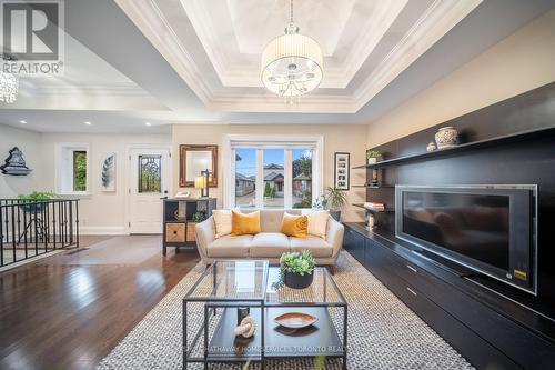 25 Feltham Avenue, Toronto (Rockcliffe-Smythe), ON - Indoor Photo Showing Living Room