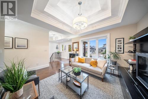 25 Feltham Avenue, Toronto (Rockcliffe-Smythe), ON - Indoor Photo Showing Living Room