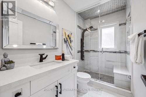 202 Tecumseh Crescent, Oakville, ON - Indoor Photo Showing Bathroom