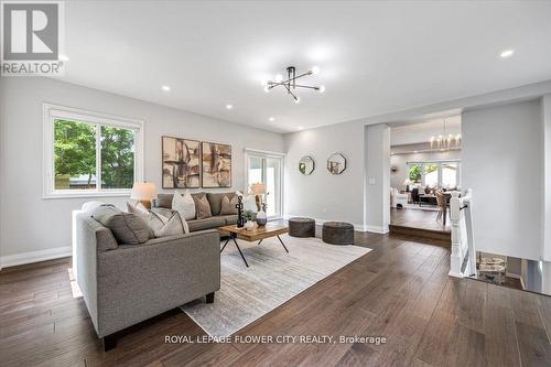 202 Tecumseh Crescent, Oakville, ON - Indoor Photo Showing Living Room