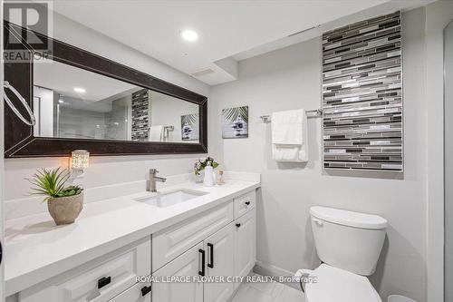 202 Tecumseh Crescent, Oakville, ON - Indoor Photo Showing Bathroom