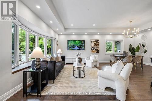 202 Tecumseh Crescent, Oakville, ON - Indoor Photo Showing Living Room