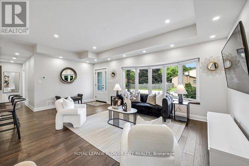 202 Tecumseh Crescent, Oakville, ON - Indoor Photo Showing Living Room