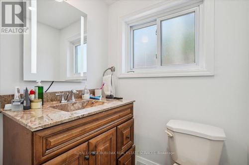 146 Catharine Street N, Hamilton (Beasley), ON - Indoor Photo Showing Bathroom