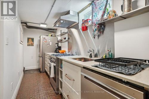 146 Catharine Street N, Hamilton (Beasley), ON - Indoor Photo Showing Kitchen