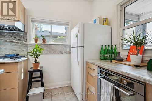 146 Catharine Street N, Hamilton, ON - Indoor Photo Showing Kitchen