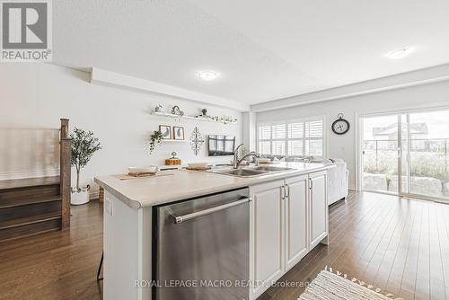 4180 Cherry Heights Boulevard, Lincoln, ON - Indoor Photo Showing Kitchen With Double Sink