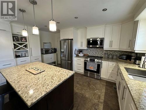 47 Harding Ave, Kirkland Lake, ON - Indoor Photo Showing Kitchen With Upgraded Kitchen