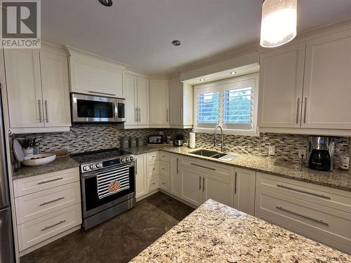 47 Harding Ave, Kirkland Lake, ON - Indoor Photo Showing Kitchen With Double Sink