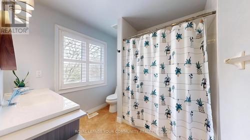 66 Auburn Lane, Clarington (Courtice), ON - Indoor Photo Showing Bathroom