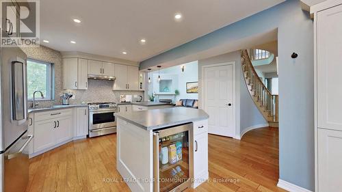 66 Auburn Lane, Clarington (Courtice), ON - Indoor Photo Showing Kitchen With Upgraded Kitchen