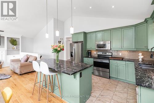 556 Gaiser Road, Welland, ON - Indoor Photo Showing Kitchen With Upgraded Kitchen