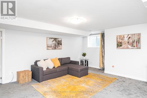 556 Gaiser Road, Welland, ON - Indoor Photo Showing Living Room