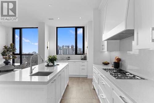 Ph02 - 1 Strathgowan Avenue, Toronto, ON - Indoor Photo Showing Kitchen With Upgraded Kitchen