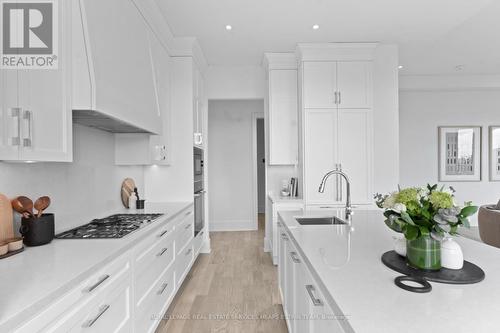 Ph02 - 1 Strathgowan Avenue, Toronto, ON - Indoor Photo Showing Kitchen With Upgraded Kitchen