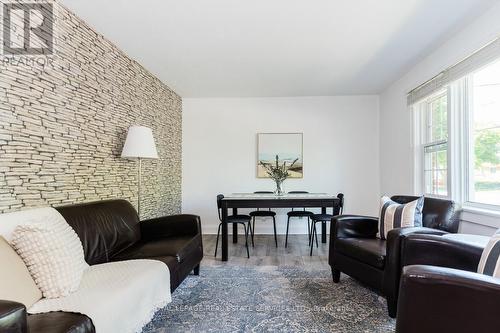 177 Avondale Avenue, Toronto (Willowdale East), ON - Indoor Photo Showing Living Room