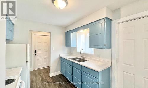 65 Manor Road, St. Thomas, ON - Indoor Photo Showing Kitchen With Double Sink