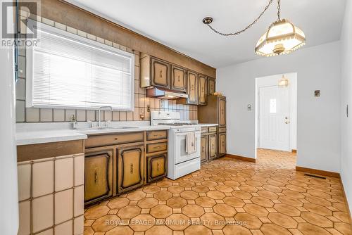 82 Duncanwoods Drive, Toronto (Humber Summit), ON - Indoor Photo Showing Kitchen With Double Sink