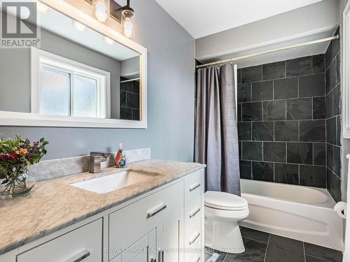 19 Haslemere Avenue, Brampton (Brampton East), ON - Indoor Photo Showing Bathroom