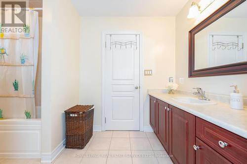 3396 Liptay Avenue, Oakville (Palermo West), ON - Indoor Photo Showing Bathroom