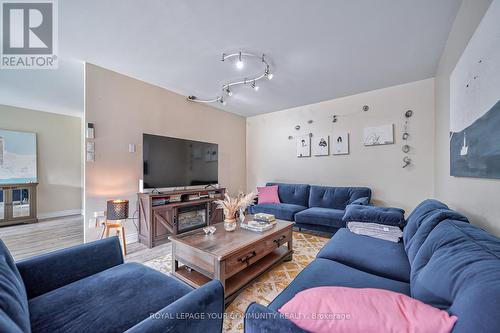 101 - 115 Antibes Drive, Toronto (Westminster-Branson), ON - Indoor Photo Showing Living Room