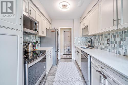 101 - 115 Antibes Drive, Toronto (Westminster-Branson), ON - Indoor Photo Showing Kitchen With Double Sink With Upgraded Kitchen