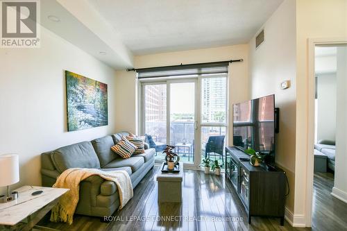 608 - 125 Village Green Square, Toronto, ON - Indoor Photo Showing Living Room