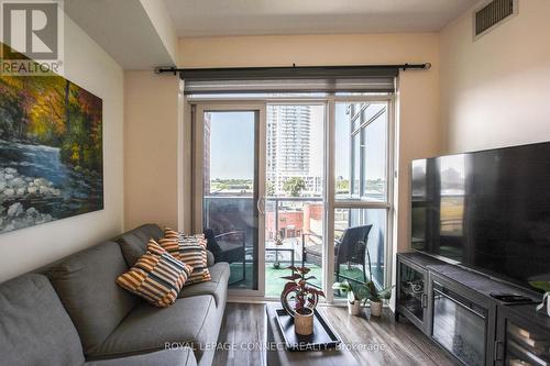 608 - 125 Village Green Square, Toronto (Agincourt South-Malvern West), ON - Indoor Photo Showing Living Room