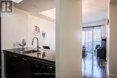 608 - 125 Village Green Square, Toronto, ON - Indoor Photo Showing Kitchen