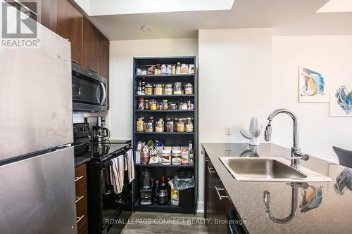 608 - 125 Village Green Square, Toronto (Agincourt South-Malvern West), ON - Indoor Photo Showing Kitchen