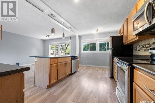 139 Birchwood Crescent, Regina, SK - Indoor Photo Showing Kitchen