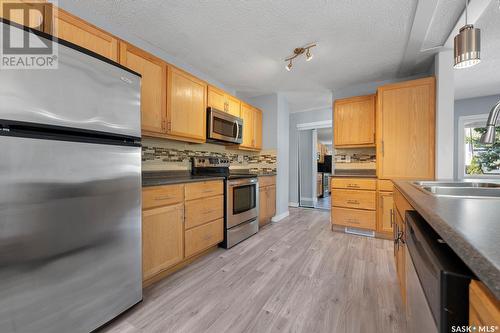 139 Birchwood Crescent, Regina, SK - Indoor Photo Showing Kitchen