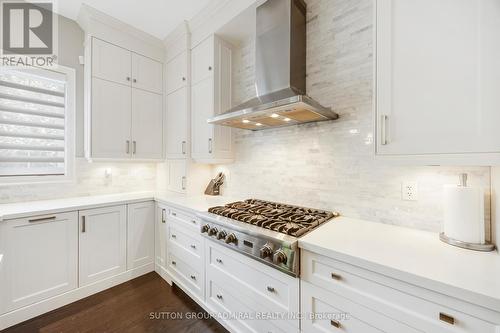 47 Bluff Trail, King (Nobleton), ON - Indoor Photo Showing Kitchen With Upgraded Kitchen