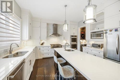 47 Bluff Trail, King (Nobleton), ON - Indoor Photo Showing Kitchen With Double Sink With Upgraded Kitchen