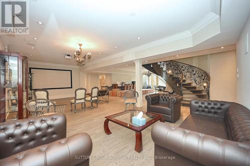 883 Parkland Avenue, Mississauga, ON - Indoor Photo Showing Living Room