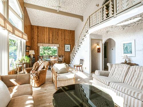 Vue d'ensemble - 656 Ch. Des Bouleaux, Piedmont, QC - Indoor Photo Showing Living Room