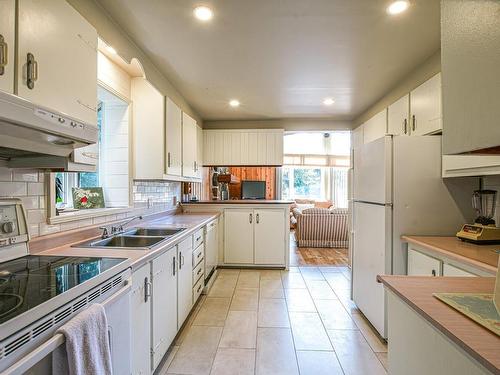 Cuisine - 656 Ch. Des Bouleaux, Piedmont, QC - Indoor Photo Showing Kitchen With Double Sink