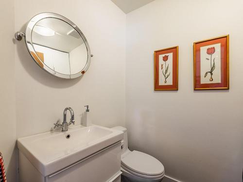 Powder room - 852 Av. D'Isère, Saint-Lambert, QC 